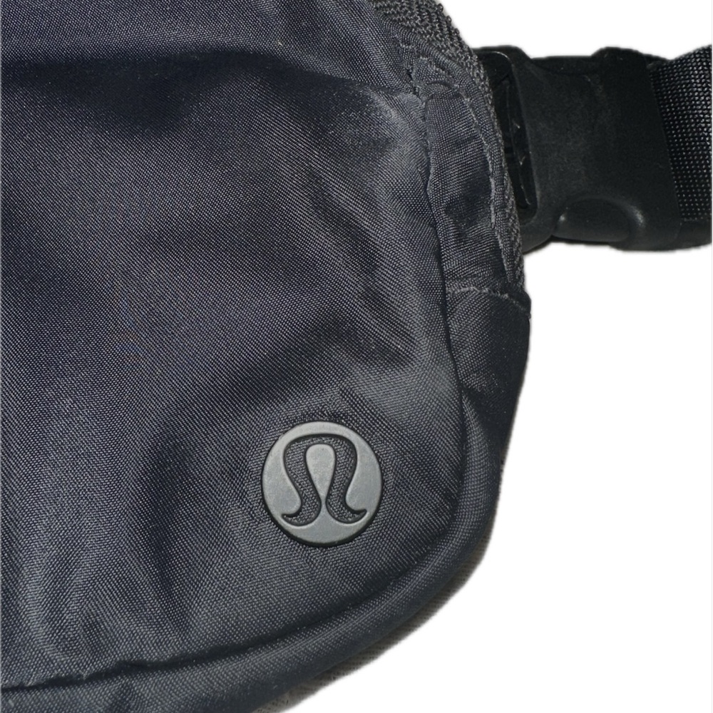 COPY - Lululemon Everywhere Belt Bag. All Black